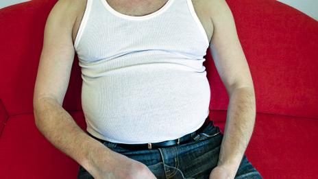 Седенето наистина увеличава дупето!