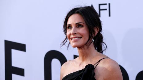 Кортни Кокс: По бански в басейна