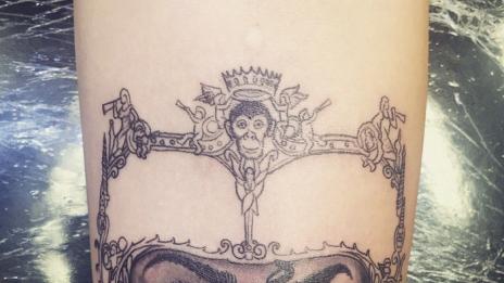 Щерката на Джако с татус в негова памет