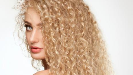 Как да оформим къдравата си коса