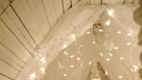 Украсете и спалнята си за Коледа