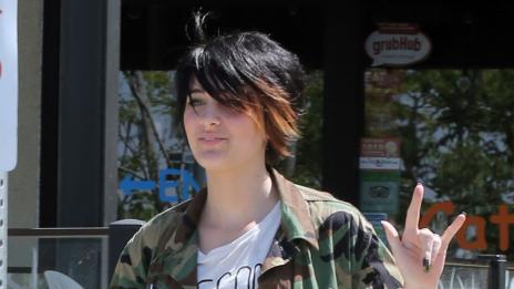 Парис Джексън ще се лекува от „тъмна депресия“