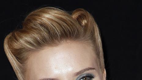 Скарлет заби британски рокер