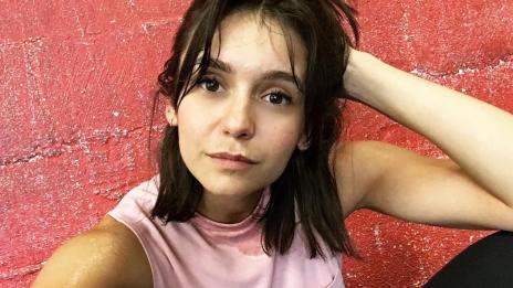 Чар или бедствие: Нина Добрев с "потно" селфи