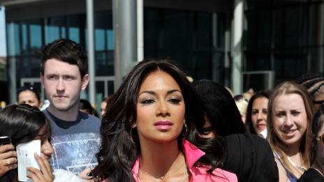 Никол Шерцингер: Толкова съм самотна, че каня служителите си на вечеря