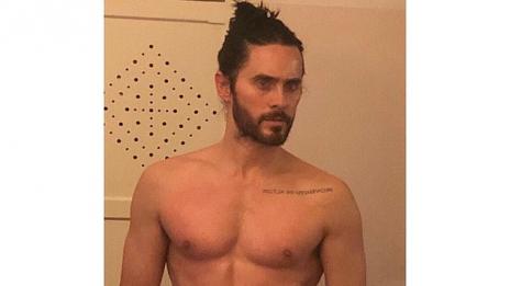 Джаред Лето се фука със супер тяло на 47 години