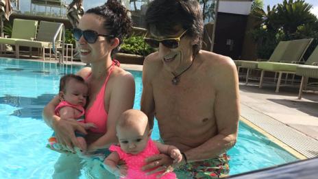 Бащите динозаври в света на шоубизнеса