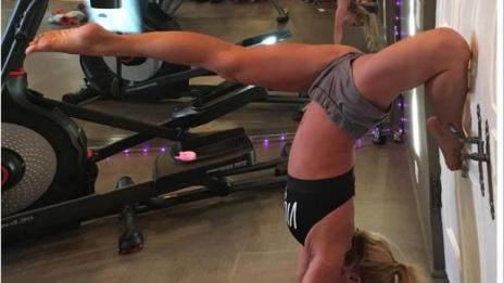 Бритни Спиърс опъна шпагат във въздуха