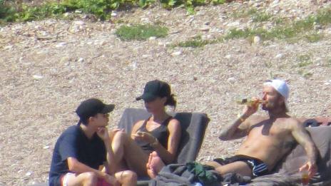 Градусите се покачват: Дейвид и Виктория Бекъм на плажа