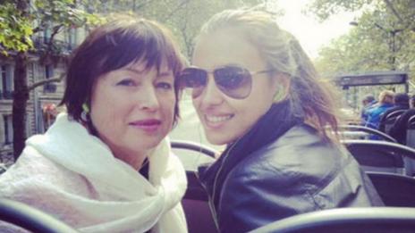 Ирина Шейк призова тежката артилерия – майка си Олга