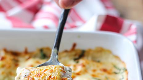 Видео рецепта: Запеканка с равиоли, спанак и артишок