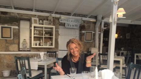 Хилда Казасян отвори ресторант на морето