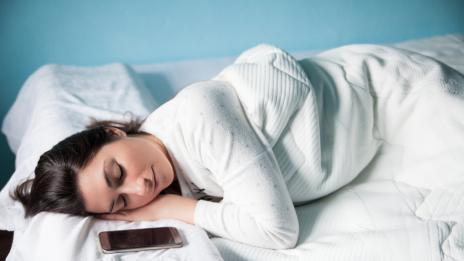 8 места, на които да не слагате мобилния