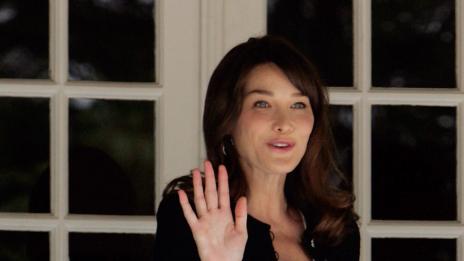 Бруни е най-добре облечената жена