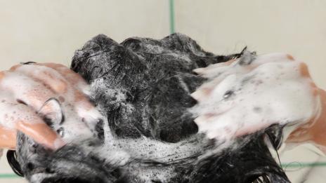 Колко често да трябва мием косата си?