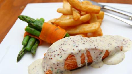 Защо ни се доспива след обедното похапване?