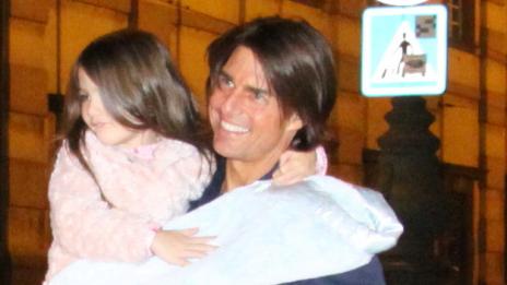 Татко за „пример“: Том Круз не е виждал дъщеря си Сури от 800 дни