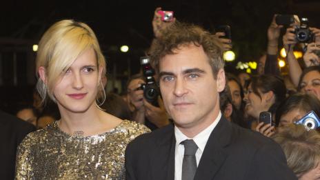 Хоакин Финикс заклейми Оскарите като глупави