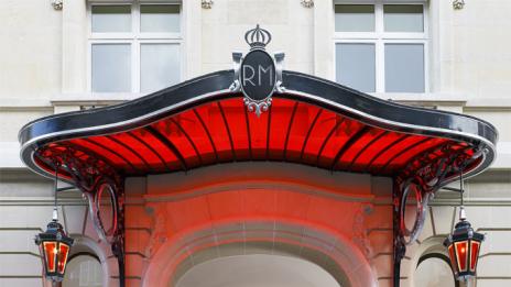 В туптящото сърце на Париж