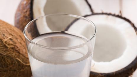 7 ползи от пиенето на кокосова вода