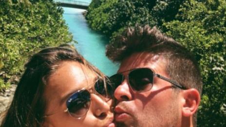 Идиличната почивка на Робин Тик и Ейприл Гиъри