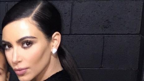 Ким Кардашян изряза дъщеря си от своя снимка