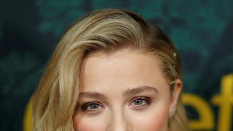 Не ги заговаряйте: Звездите, които мразят да си правят селфи с феновете