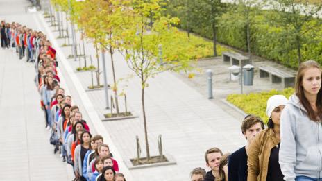 Богаташите не умеят да чакат на опашки