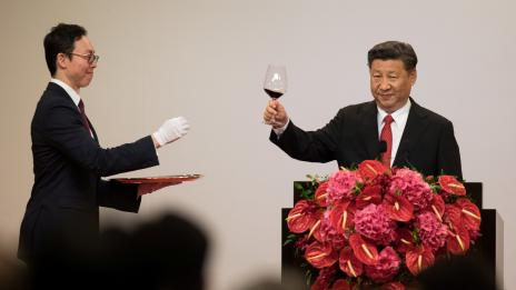 Алкохолът, но не гуляйството предпазват от деменция