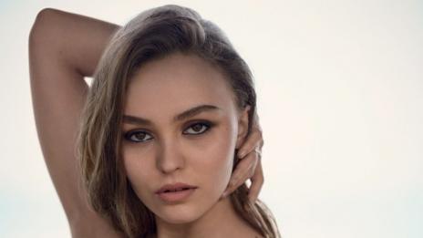 Лили-Роуз Деп цялата в Chanel