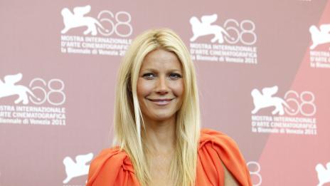 Гуинет Полтроу дари количка на Бионсе