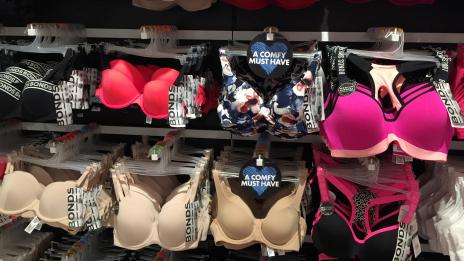 Вредно ли е да се спи със сутиен?