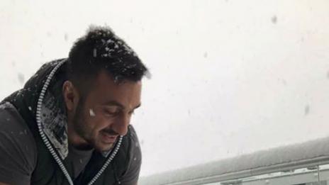 Синът на Коцето се радва на първия сняг