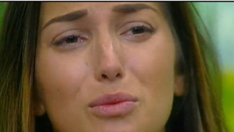 Сватбата на Дани и Алекс виси – родителите на модела отказаха да дойдат