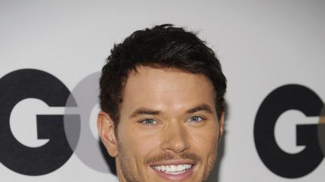 Келън Луц дарил 200 000 долара на български приют за кучета