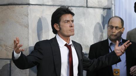 Чарли обедня, реже издръжката на бившата си