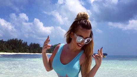 Гери-Никол замина на топло, акостира на Сейшелите