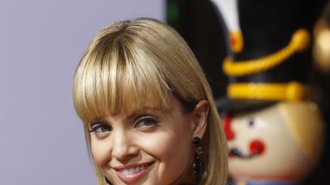 Мена Сувари се развежда след 18 месеца брак