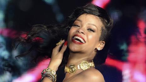 Риана прибира стотици хиляди евро за една песен