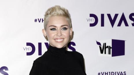 Майли все още е луда по Лиъм