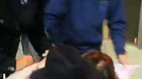 Джони Деп пиян като талпа. Свлече се пред фенове (видео)