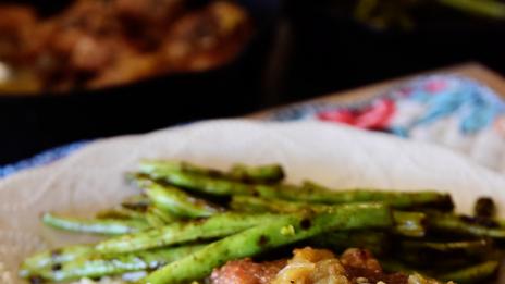 Панирани пилешки бутчета с ориз и зелен боб