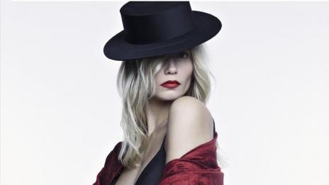 Кармен влиза в ролята на тореадор