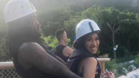 Звездна раздяла: Карди Би се раздели със съпруга си