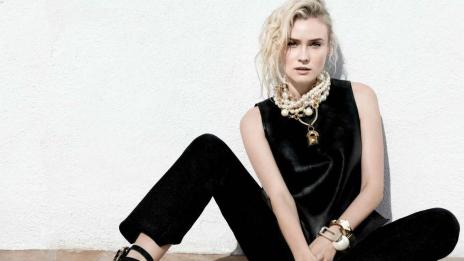 Хладната красавица Даян Крюгер показва огнената си страна