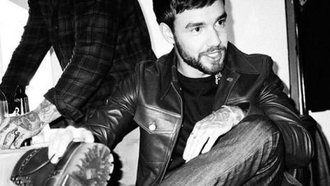 Лиъм луд по Наоми Кембъл от месеци