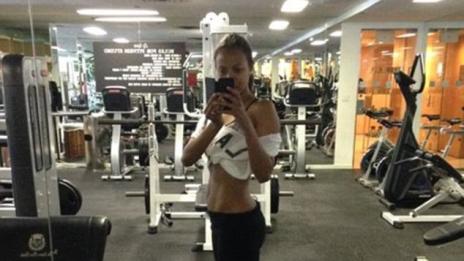 Зое Салдана си върна горещата фигура