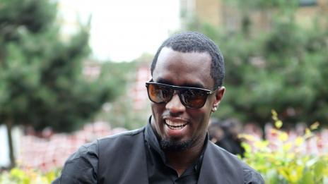 Пи Диди пуска книжле с женски задни части