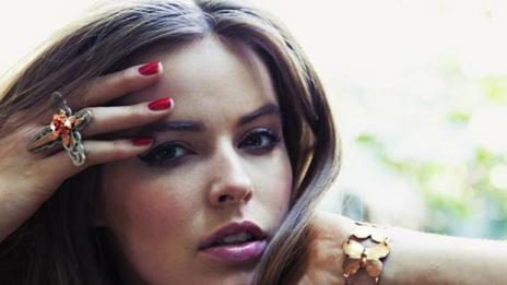 Закичи се с птичка или цвете