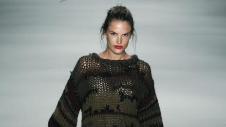 Алесандра Амброзио чака момче